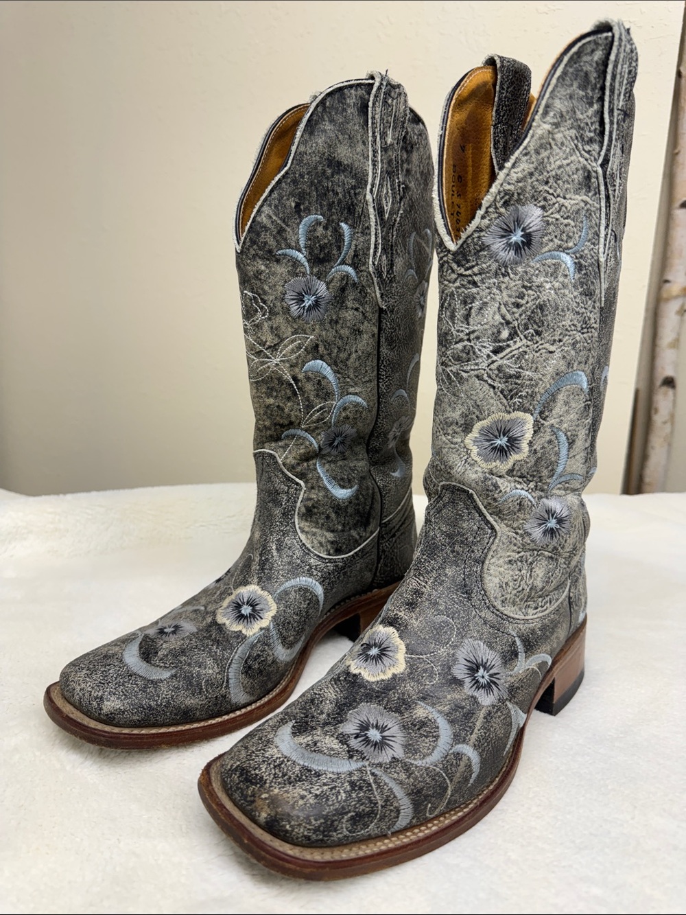 Boulet Women's Blue/ Cream Floral Embroidered Leather Western Boots size 7C